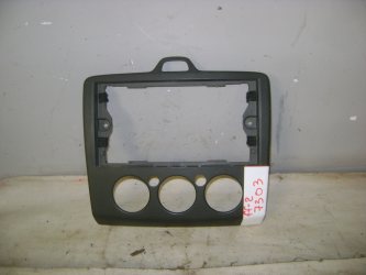 Рамка магнитолы Ford Focus 2