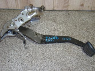 Педаль тормоза Toyota Auris E150