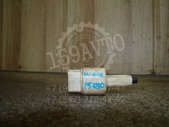Датчик включения стопсигнала Toyota Hiace H200