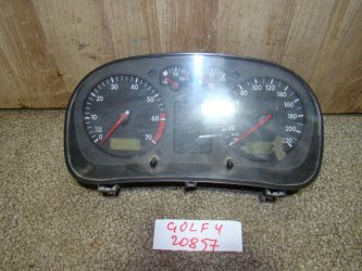 Панель приборов Volkswagen Golf 4