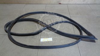 Уплотнитель двери Mazda 3 BK