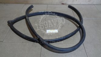 Уплотнитель двери Mazda 3 BK