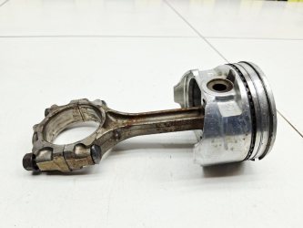 Поршень с шатуном Mitsubishi Carisma DA