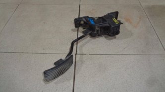 Педаль газа Mitsubishi L200 KA, KB