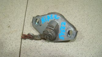 Вставка замка багажника Toyota Hiace H200