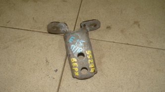 Петля двери передней правой верхняя Toyota Corolla E150