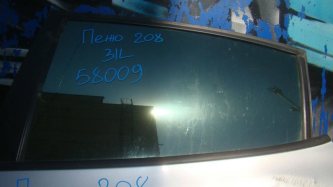 Стекло двери задней левой Peugeot 208 A9