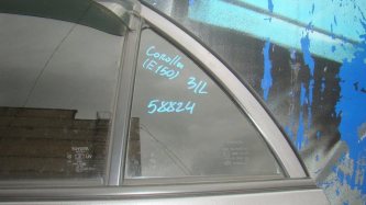 Стекло двери задней левой форточка Toyota Corolla E150