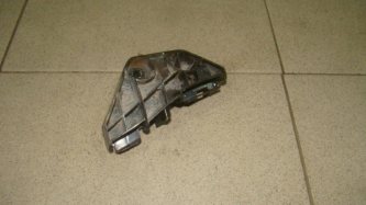 Кронштейн заднего бампера правый Toyota Corolla E150