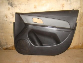 Обшивка двери передней правой Chevrolet Cruze J300