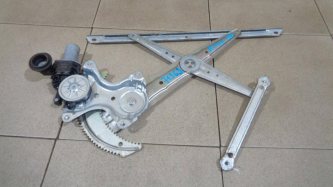 Стеклоподъемник передний правый Toyota Hilux 8 AN120, AN130