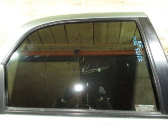 Стекло двери задней правой Suzuki SX4
