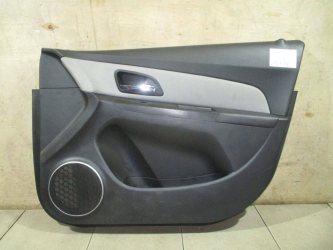 Обшивка двери передней правой Chevrolet Cruze J300