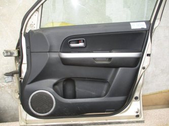 Обшивка двери передней правой Suzuki Grand Vitara JT