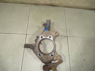 Кулак поворотный передний правый Toyota Corolla E150