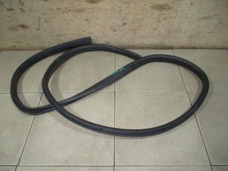 Уплотнитель двери Ford Fiesta 6