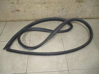 Уплотнитель двери Ford Fiesta 6