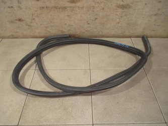 Уплотнитель двери Nissan Almera N16