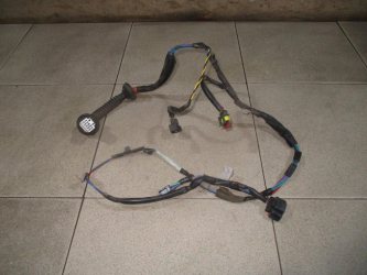Проводка двери Toyota Avensis 1 T220