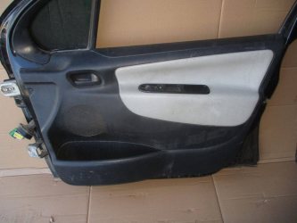 Обшивка двери передней правой Peugeot 207
