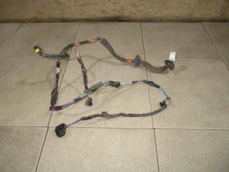 Проводка двери Toyota Avensis 1 T220