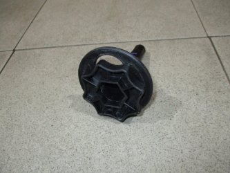 Болт крепления запасного колеса Renault Logan 1 L90