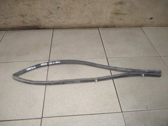 Уплотнитель капота Toyota Corolla E150