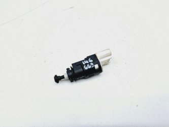 Датчик включения стопсигнала Renault Logan 1 L90