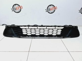 Решетка в бампер центральная Kia Ceed 3 CD