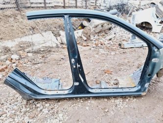 Порог со стойкой правый Toyota Corolla E120