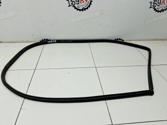 Уплотнитель двери Subaru Impreza G12, GE, GH