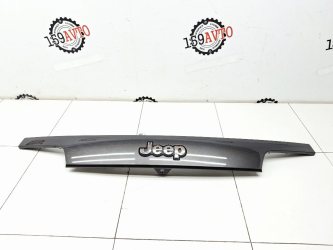 Накладка двери багажника Jeep Grand Cherokee WK2