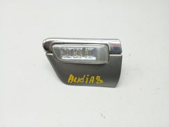 Повторитель на крыло левый Audi A8 D3