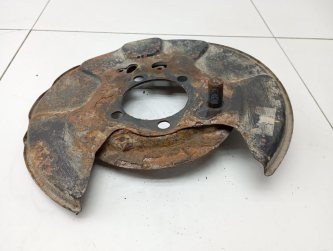 Щит опорный задний правый Toyota RAV4 XA40