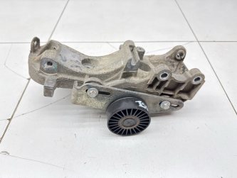 Кронштейн генератора Renault Logan 1 L90