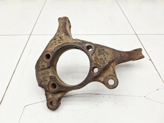 Кулак поворотный передний правый Toyota Corolla E150
