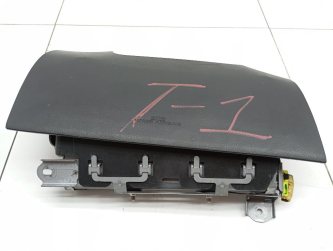 Подушка безопасности для колен Toyota RAV4 XA30