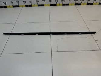 Накладка стекла заднего правого Kia RIO 4 FB