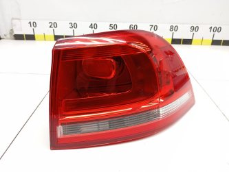 Фонарь задний наружный правый Volkswagen Touareg 2 FL, NF