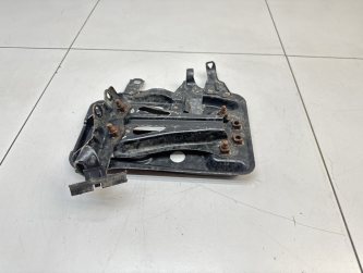 Крепление АКБ Toyota Auris E150